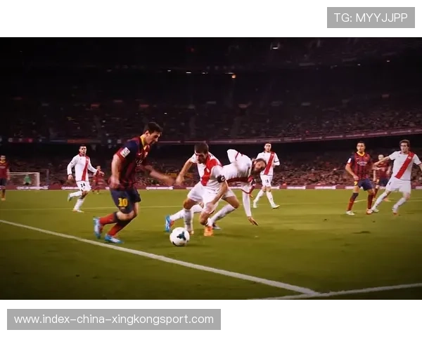 哈兰德头球吊射尝试令人叫绝，突破极限的足球魅力