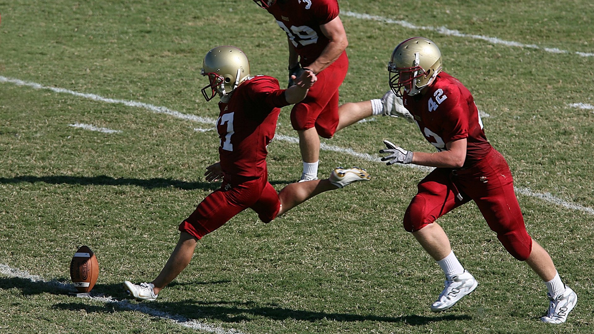 室内障碍跑“忍者闯关”赛 攀爬、荡环与翻越一应俱全